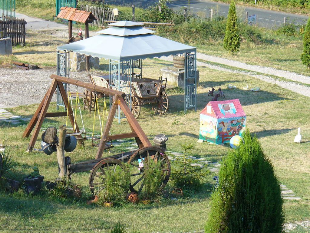Къща за Гости Алфа Даниел Балканец Екстериор снимка